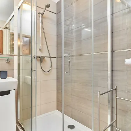Exclusive Teczowa With Underground Parking By Renters Apartmán