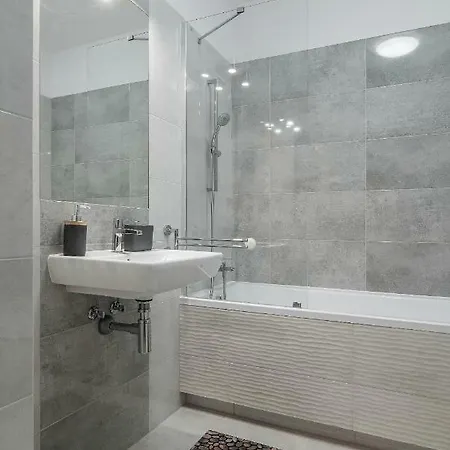 Exclusive Teczowa With Underground Parking By Renters Appartamento Breslavia